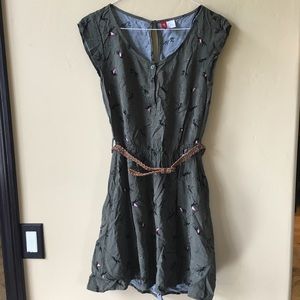 🌸Olive patterned dress with belt